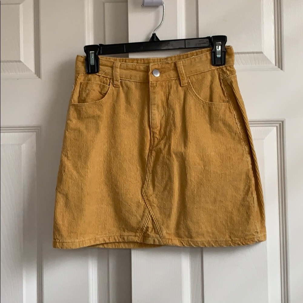 Corduroy mini skirt with pockets
